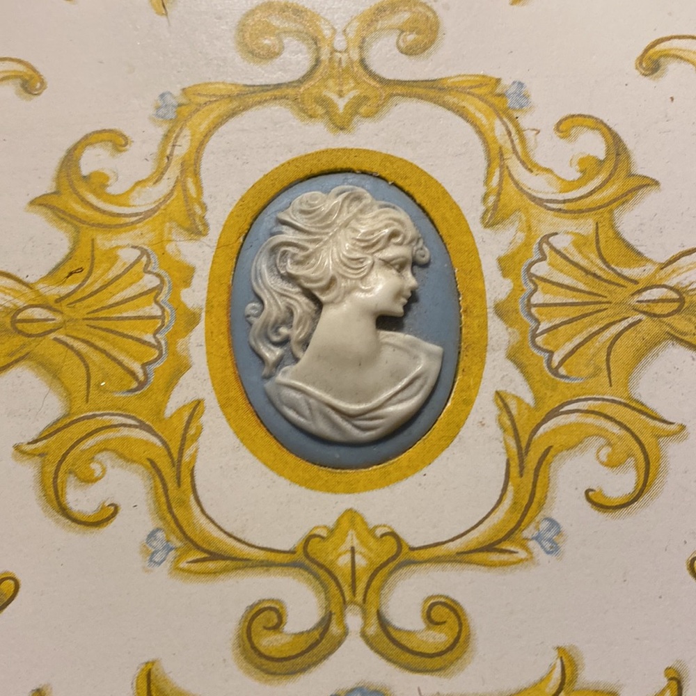 Vintage Avon Jewelry Box - Picture 6 of 11